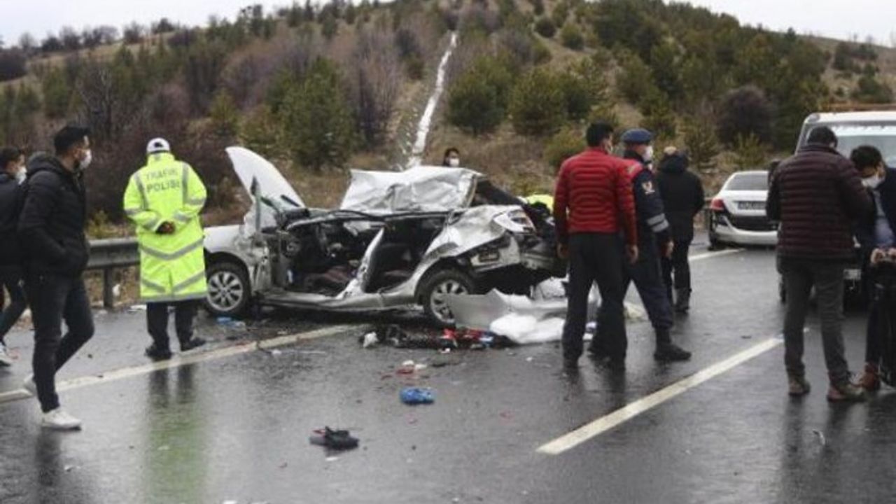 Boyabatlı aileden acı haber kazada hayatını kaybettiler
