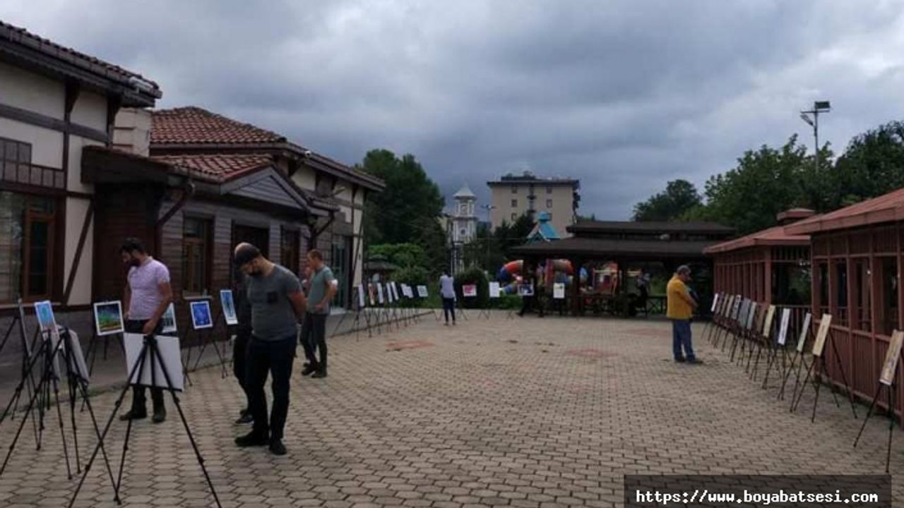 Boyabatlı sanatçının eserleri Rize'de sergileniyor