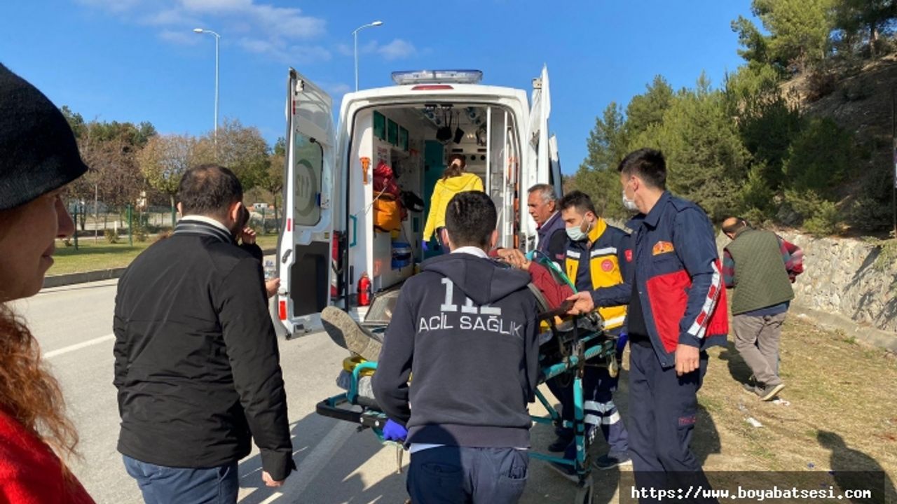 Boyabat'ta öğrenci servisi yoldan çıktı 4 yaralı !