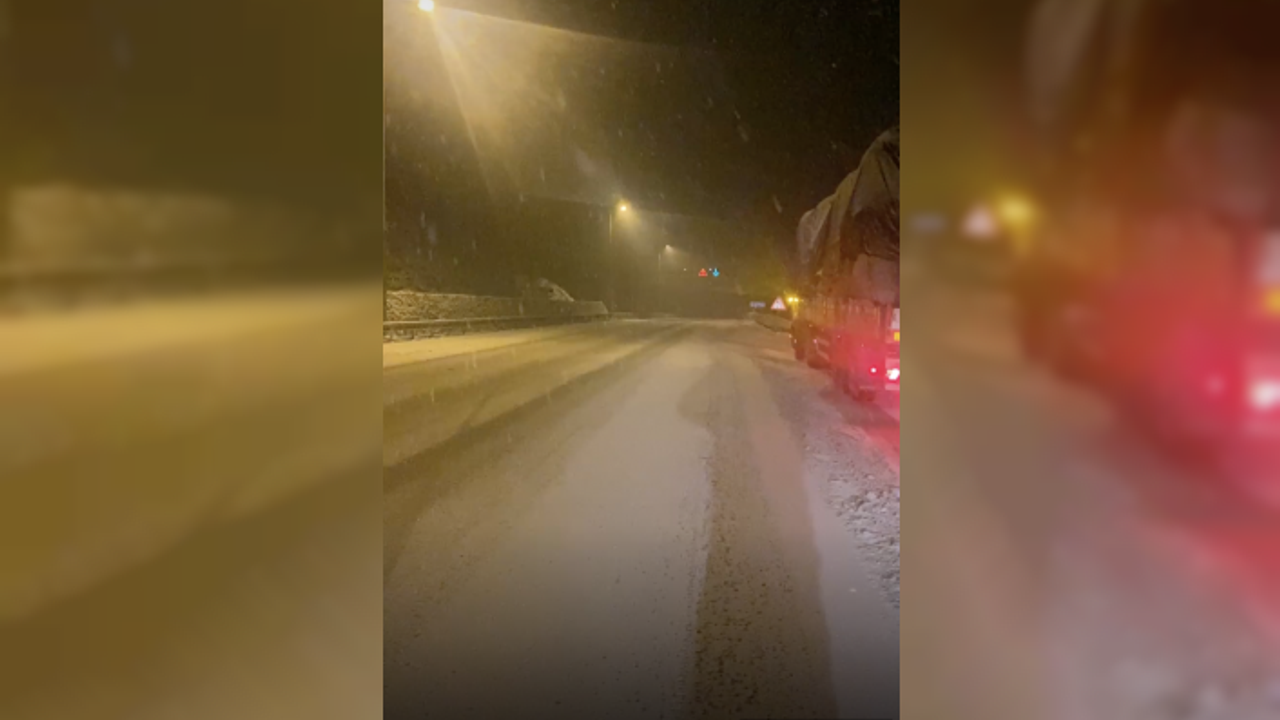 Boyabat Sinop yolunda gece saatlerinde kar yağışı başladı 