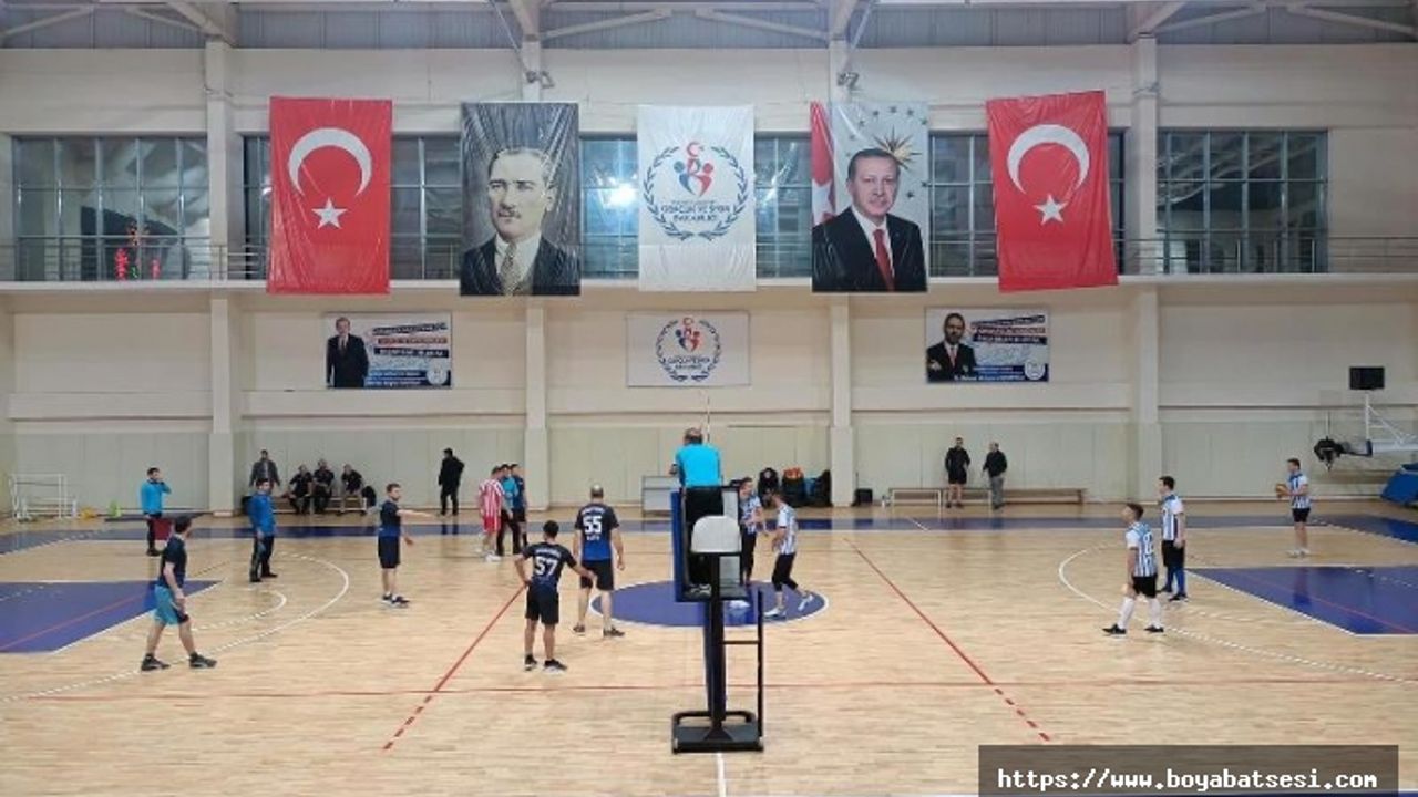 Boyabat'ta kurumlar arası voleybol turnuvası devam ediyor