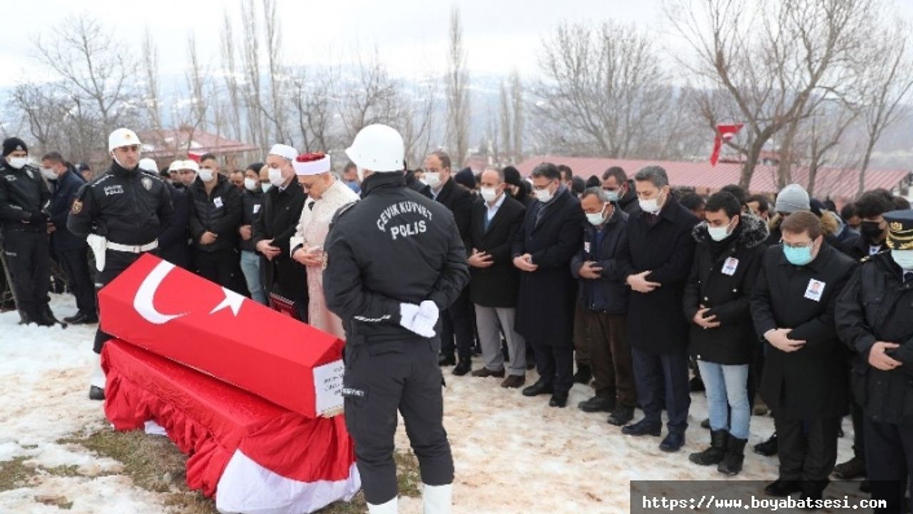  Boyabat'ta kalbine yenik düşen polis memuru memleketi Tokat’ta defnedildi  