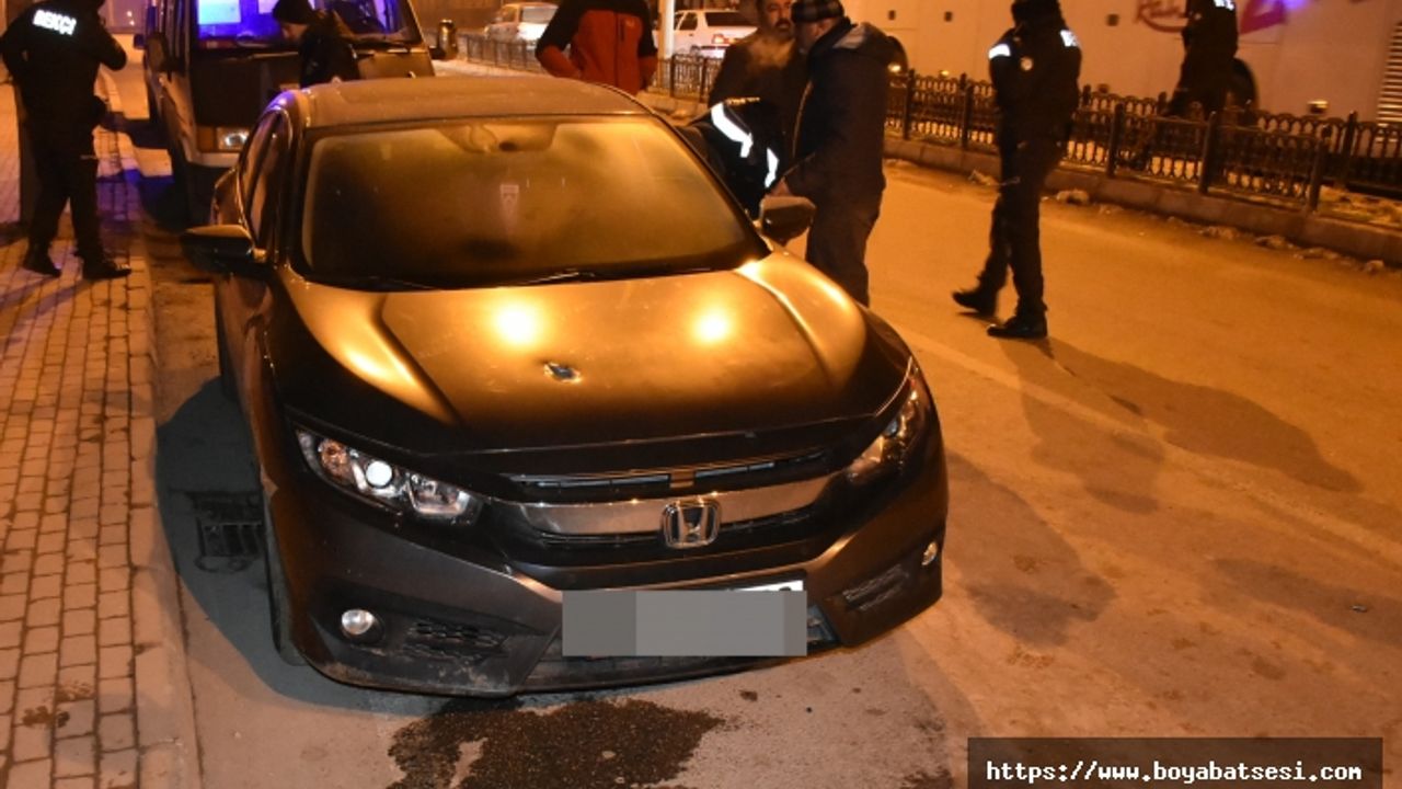 Boyabat'ta park halindeki otomobile beş kurşun sıktı