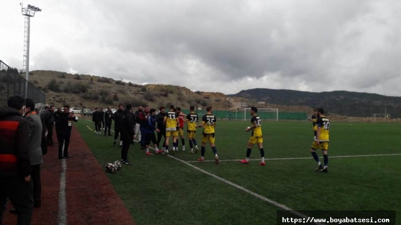 Boyabat kendi evinde Niksar Belediyespor'a kaybetti