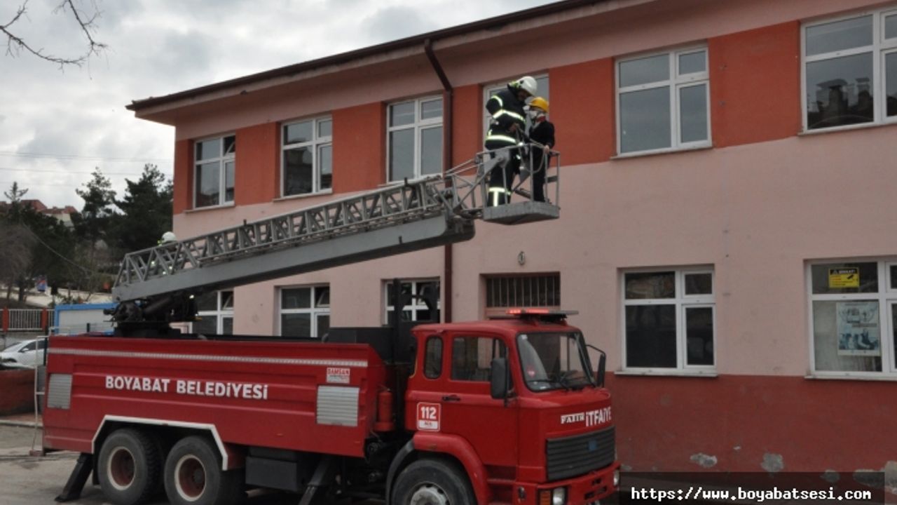 Boyabat'ta "Deprem Anı ve Tahliye Tatbikatı" yapıldı