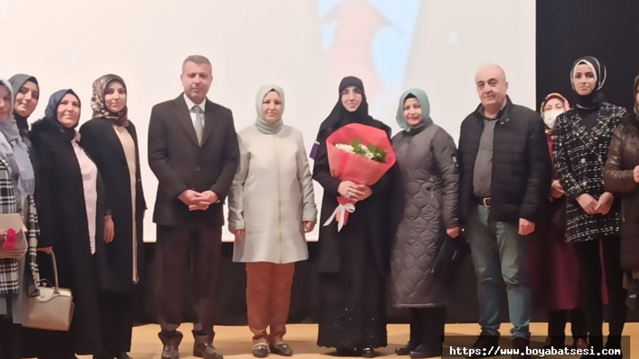 Boyabat'ta Mine İzgi'den "Tarih Yazan Kadınlar" konulu söyleşi