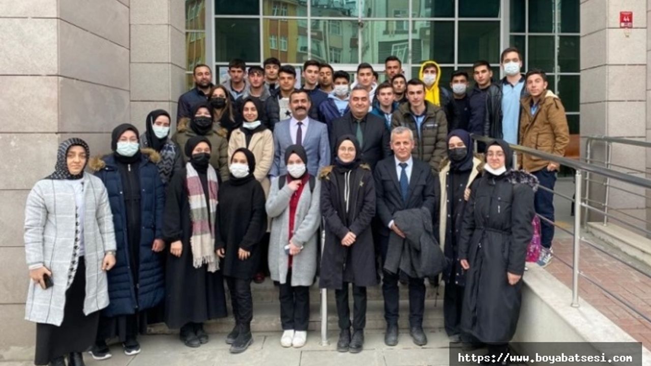 Boyabatlı öğrencilerden Kariyer Günleri kapsamında adliye ziyareti