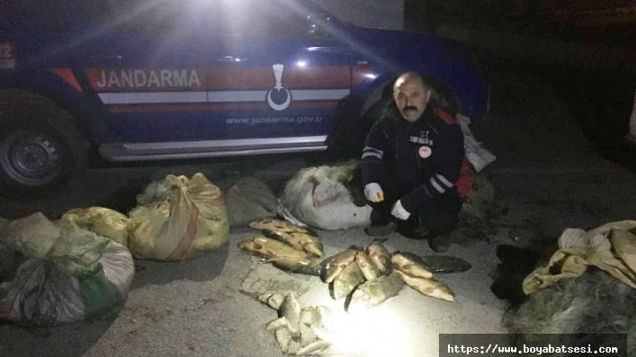Barajda kaçak avlanan iki kişi 40 kg sazanla yakalandı