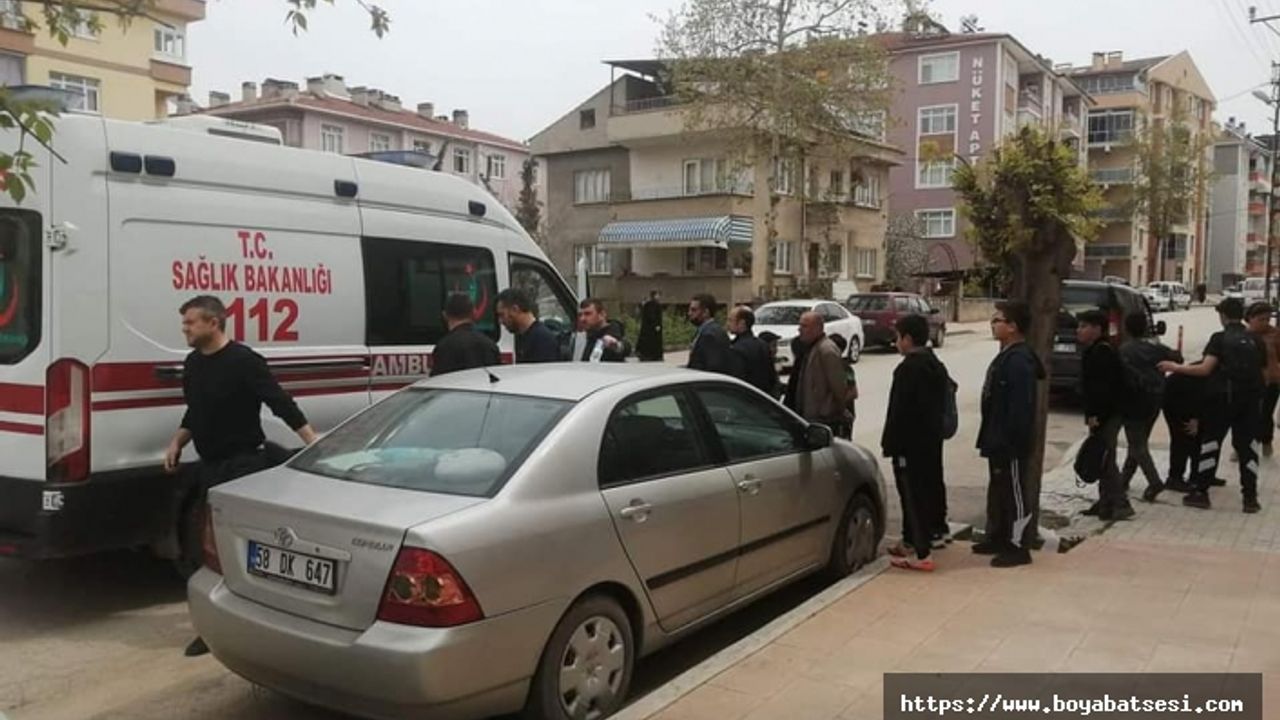 Boyabat'ta başı boş köpekler bir öğrencinin ayağını parçaladı