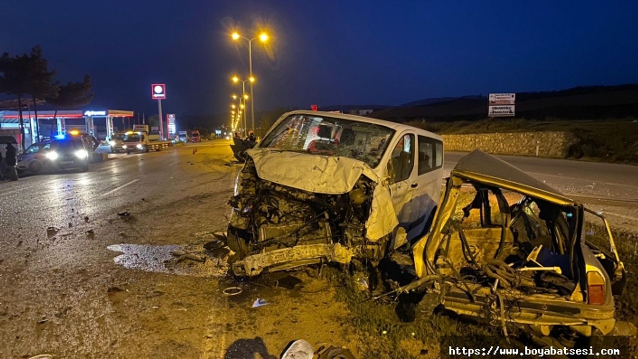 Boyabat'ta feci kaza 2 ölü 2 yaralı !