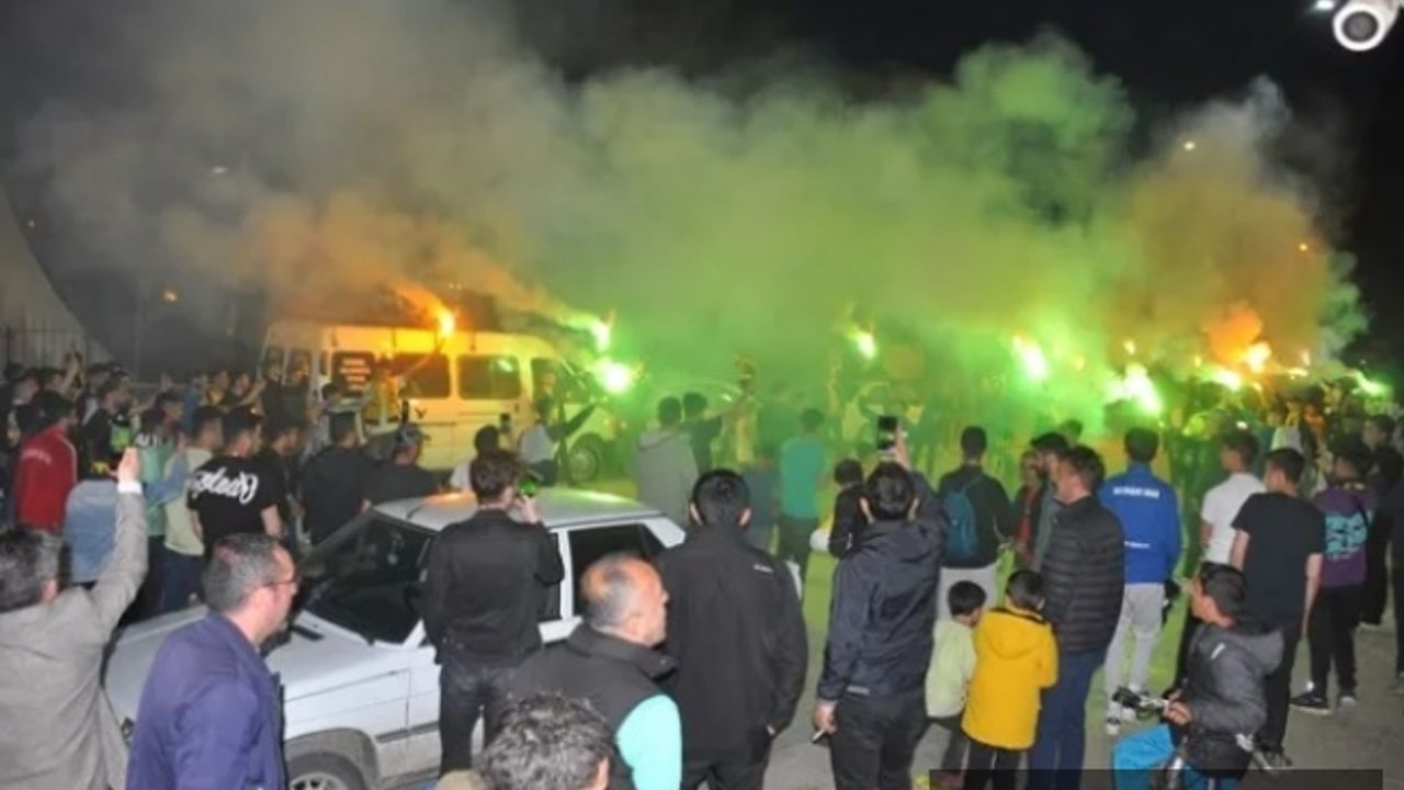 Şampiyon Boyabat'ta davul zurna ile karşılandı