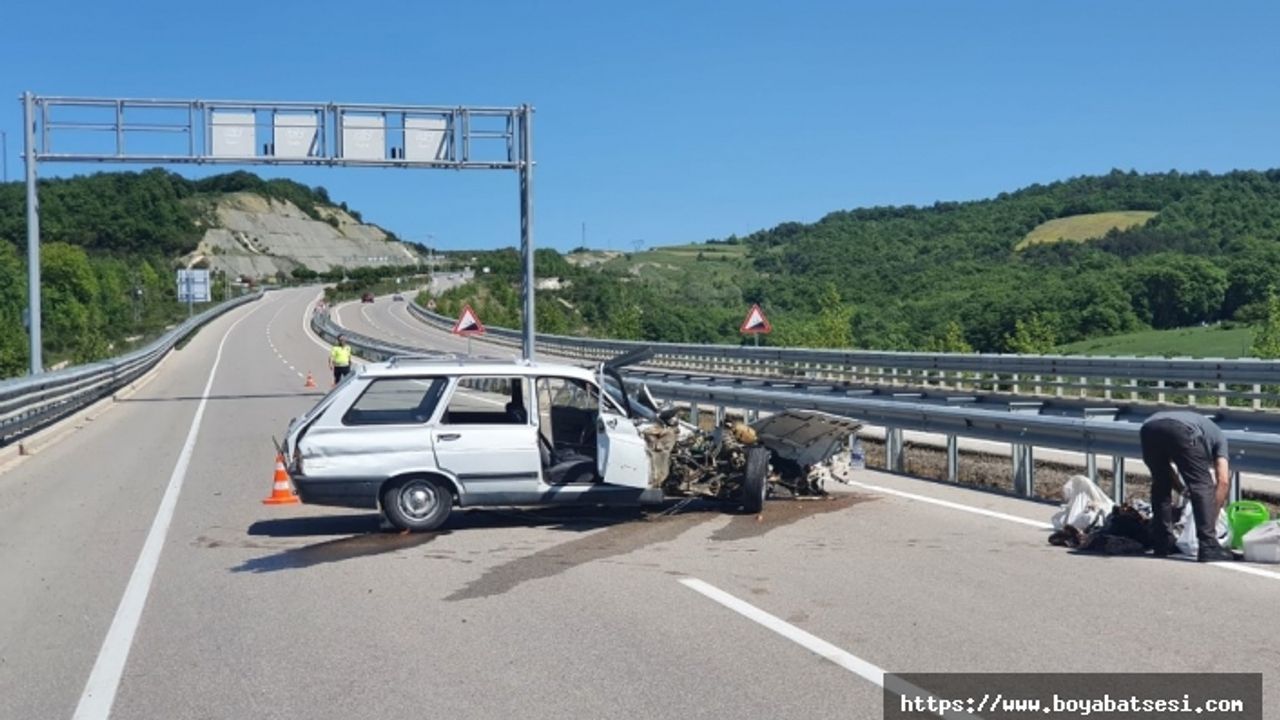 Otomobilin parçalandığı kazada 2 kişi yaralandı 
