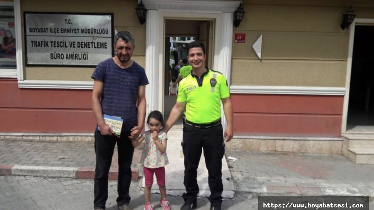 Boyabat'ta kaybolan minik çocuk polis ekipleri tarafından ailesine teslim edildi