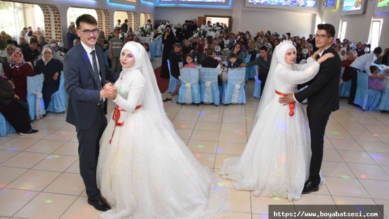  İkiz kız kardeşler, ikizlerle evlendi: Çifte düğünle dünya evine girdiler  