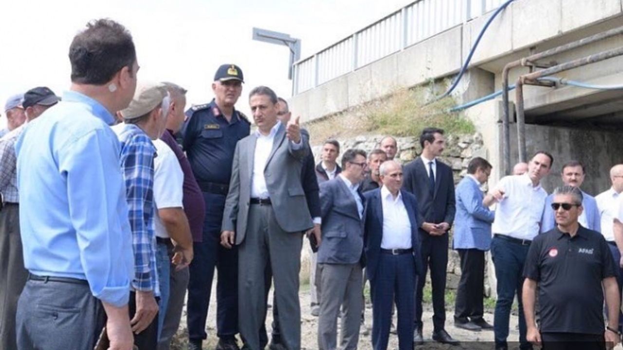 Vali Karaömeroğlu Boyabat'ta vatandaşların sıkıntılarını dinledi