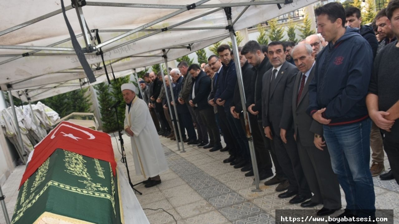 Emekli Astsubay Mehmet Erdoğan dualarla toprağa verildi.