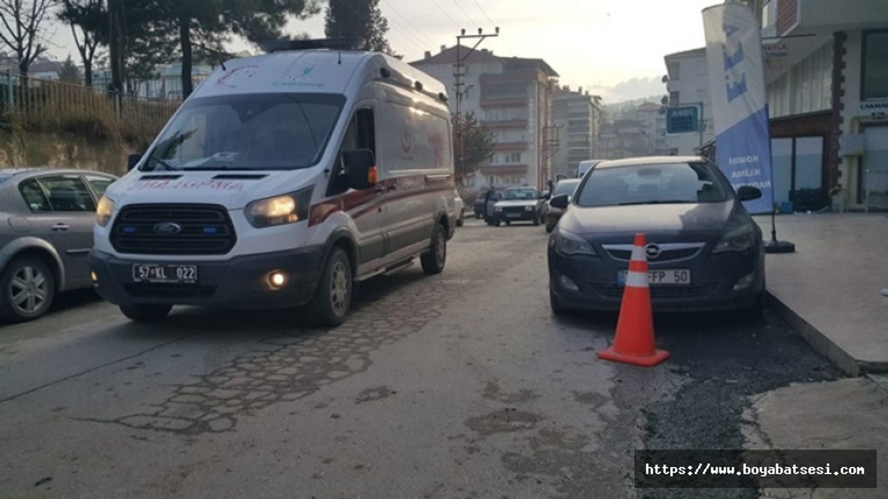 Boyabat’ta köpekten kaçan çocuğa minibüs çarptı !