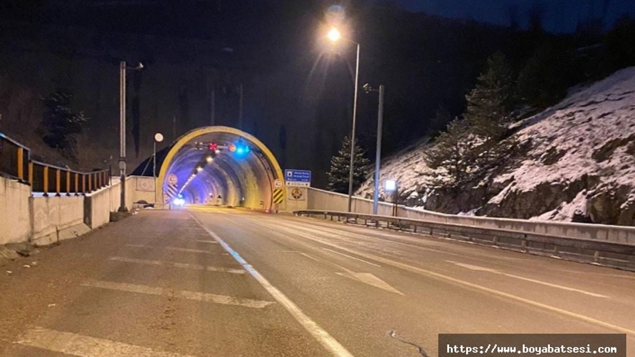 Boyabat Karayolları ekipleri yolların güvenliği için gece gündüz çalışıyor