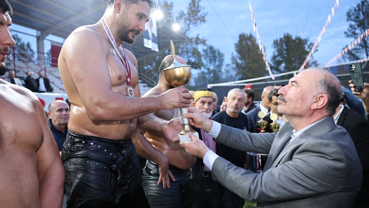 Hemşehrimiz Mustafa Taş Kargı'da başpehlivan oldu