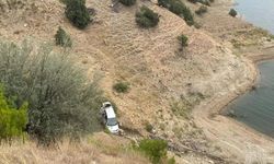 Otomobil Boyabat Barajı'na uçmaktan son anda kurtuldu