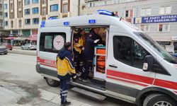 Boyabat'ta motosikletin çarptığı yaya yaralandı