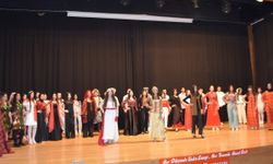 Boyabat'ta "Geçmişten Günümüze Sinop Kırmızısı" temalı defile düzenlendi.