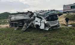 Boyabat-Kastamonu Yolunda Kamyon Devrildi: Sürücü Yaralandı