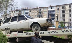 Boyabat Köprübaşı 112 Önünde Park Eden Araçlar, Ambulansların Yolunu Kapatıyor