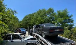 Boyabat’ta Trafik Kazası: 2 Araç Çarpıştı, 2 Sürücü Yaralandı