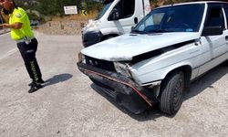 Boyabat'ta çeltik fabrikası avlusuna düşen otomobilin sürücüsü ve bir yolcu yaralandı