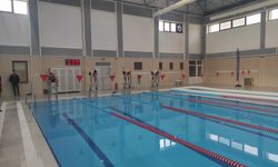 Boyabat'ta yüzücüler Cumhuriyet coşkusu için kulaç attı