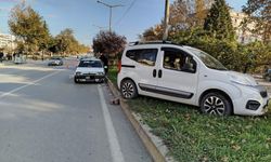 Boyabat’ta Kontrolden Çıkan Araç Refüje Çıktı: Olası Faciadan Dönüldü!