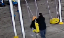 Boyabat’ta Çocuk Parkına Zarar Verenler Kameraya Takıldı