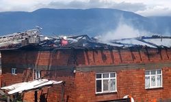 Boyabat’ta Çatı Yangını: İki Katlı Binada Maddi Hasar