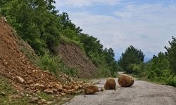 Boyabat’ta Yol Göçtü: Kaya Düşmesi Ulaşımı Aksattı