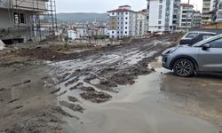 Boyabat Çamlıca Mahallesi’nde vatandaşlar mağdur ‘’ Çamurdan evimize gidemiyoruz ‘’