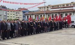 Boyabat'ta Cumhuriyet Bayramı dolasıyla çelenk sunma töreni düzenlendi