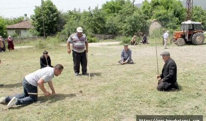 Boyabatlı köylüler '' dana oyunu '' oynayarak keyifli vakit geçiriyor