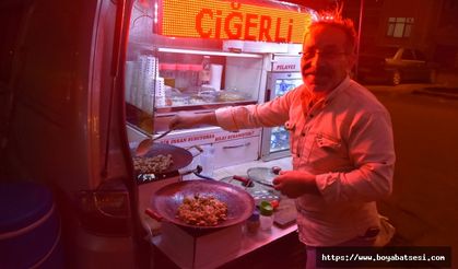 Mehmet Usta'nın elinden pilav, ciğer, nohut lezzeti 