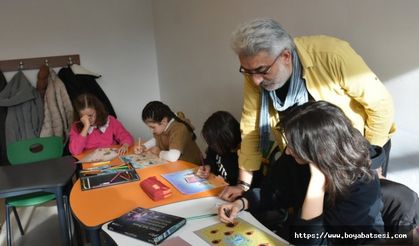Boyabatlı öğrenciler karikatürleriyle savaşa hayır dediler
