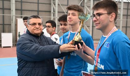 Kort tenisinde Boyabat kupaları topladı !