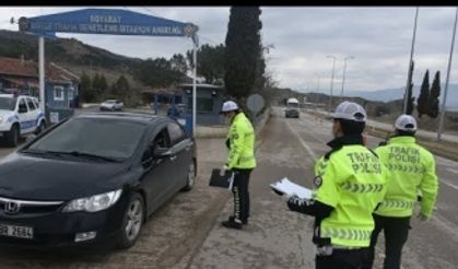 Boyabat'ta ateş ölçer ile girişler kontrol ediliyor