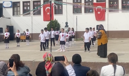 Boyabatlı Emriye Nine, kutlamalarda coşkusuyla göz doldurdu
