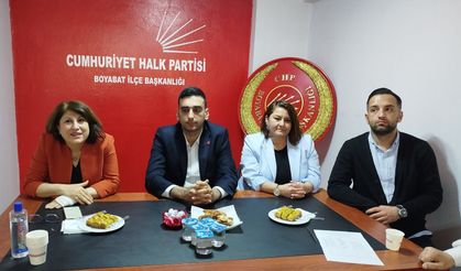 CHP Boyabat İlçe Başkanlığı'nda bayraşma programı gerçekleştirildi.