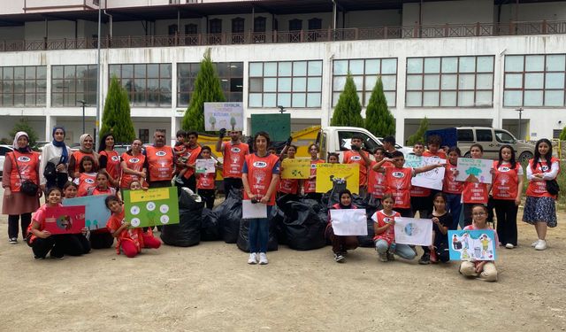 Boyabat’ta doğayı onaracak örnek proje ! 45 dakikada 40 poşet çöp toplandı