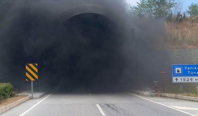 Tünelde kaza: Araç tutuştu dumanlar tüneli sardı !