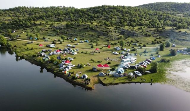 Boyabat Boyalı Barajı'na yüzlerce kişi akın etti