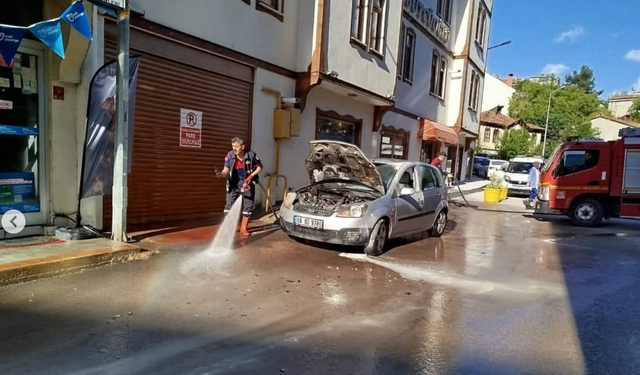 Boyabat’ta Seyir Halindeki Araçta Yangın Paniği: İtfaiye Zamanında Müdahale Etti