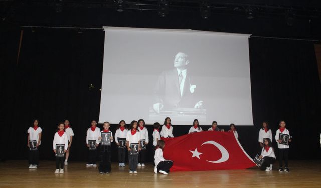 Boyabat’ta Bir İlk: İngilizce Yıl Sonu Gösterisi Büyük Beğeni Topladı