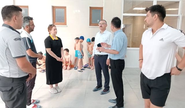 Kaymakam Enver Yılmaz'dan Yüzme Kurslarına Ziyaret